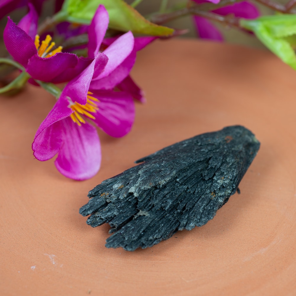 Buy Raw Black Kyanite Gemstone 3 - 6 cm Online - Spiru