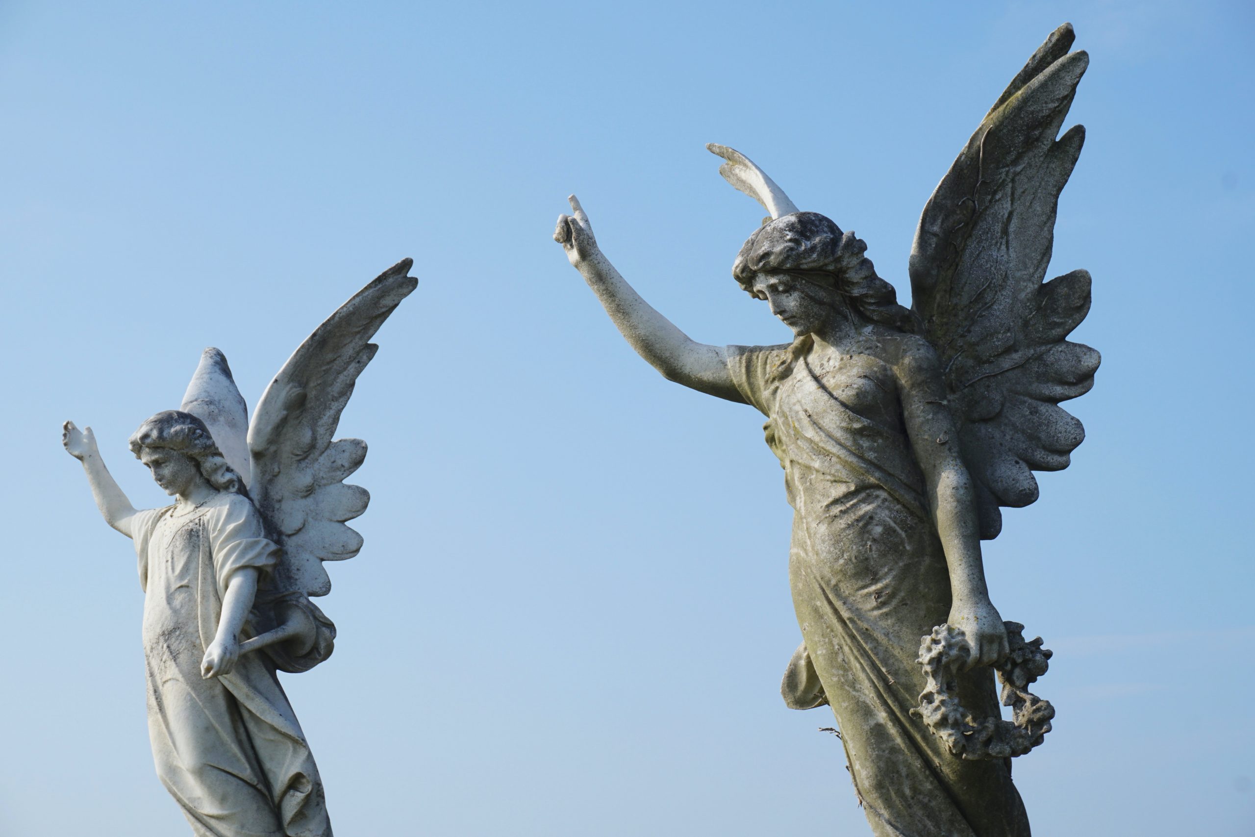 angel statues speaking