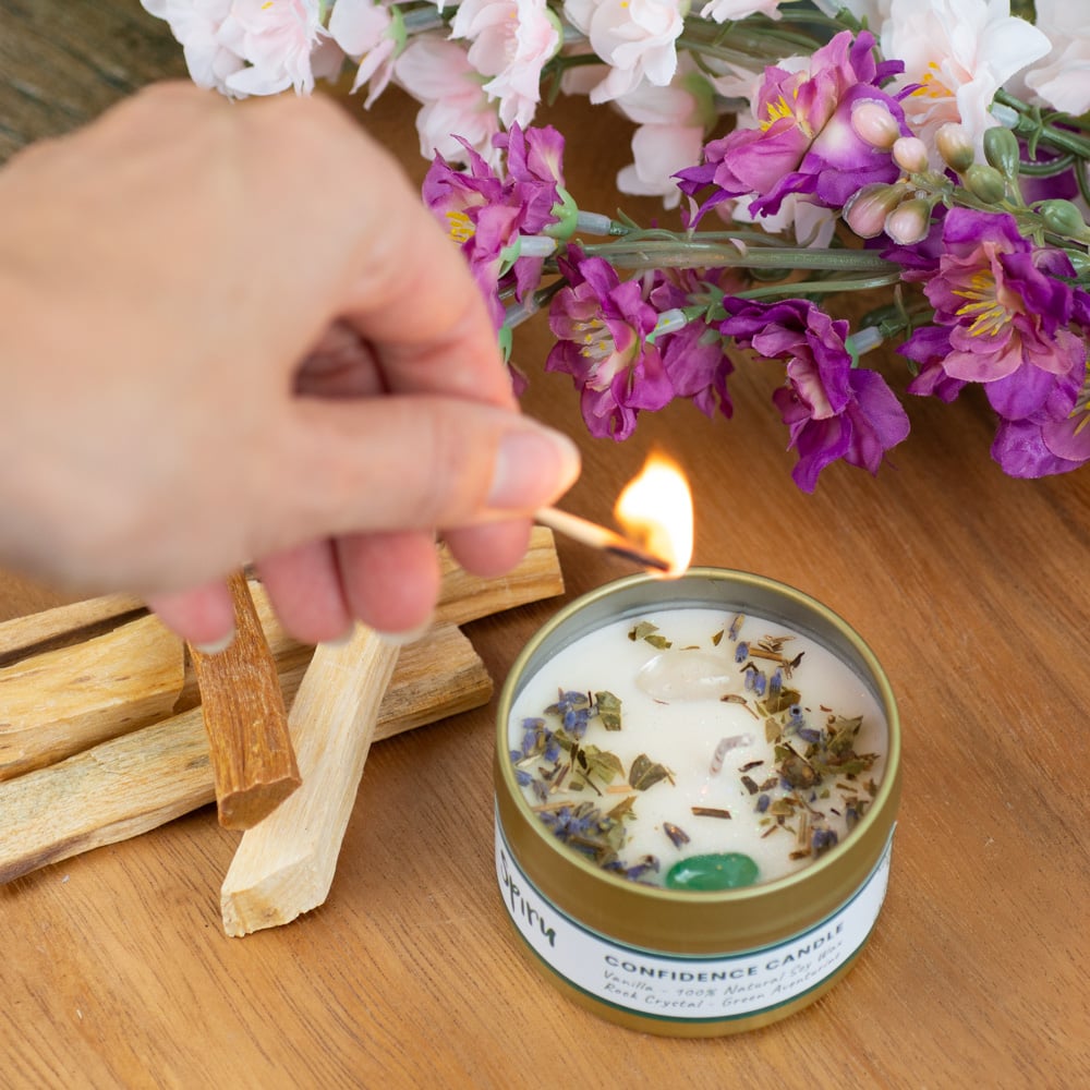 spiru confidance candle white lavender in tin with palo santo