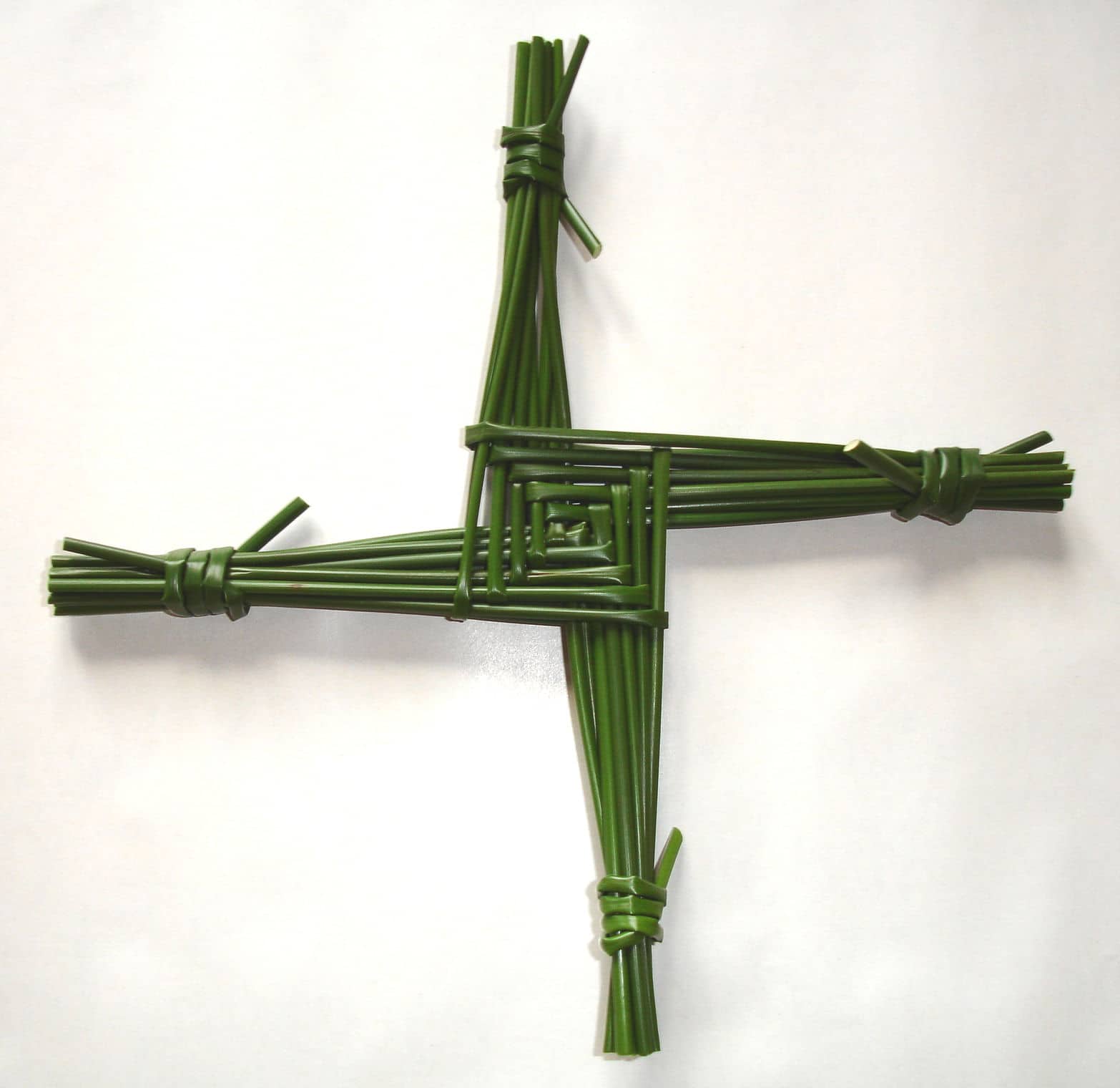 straw celtic cross grass
