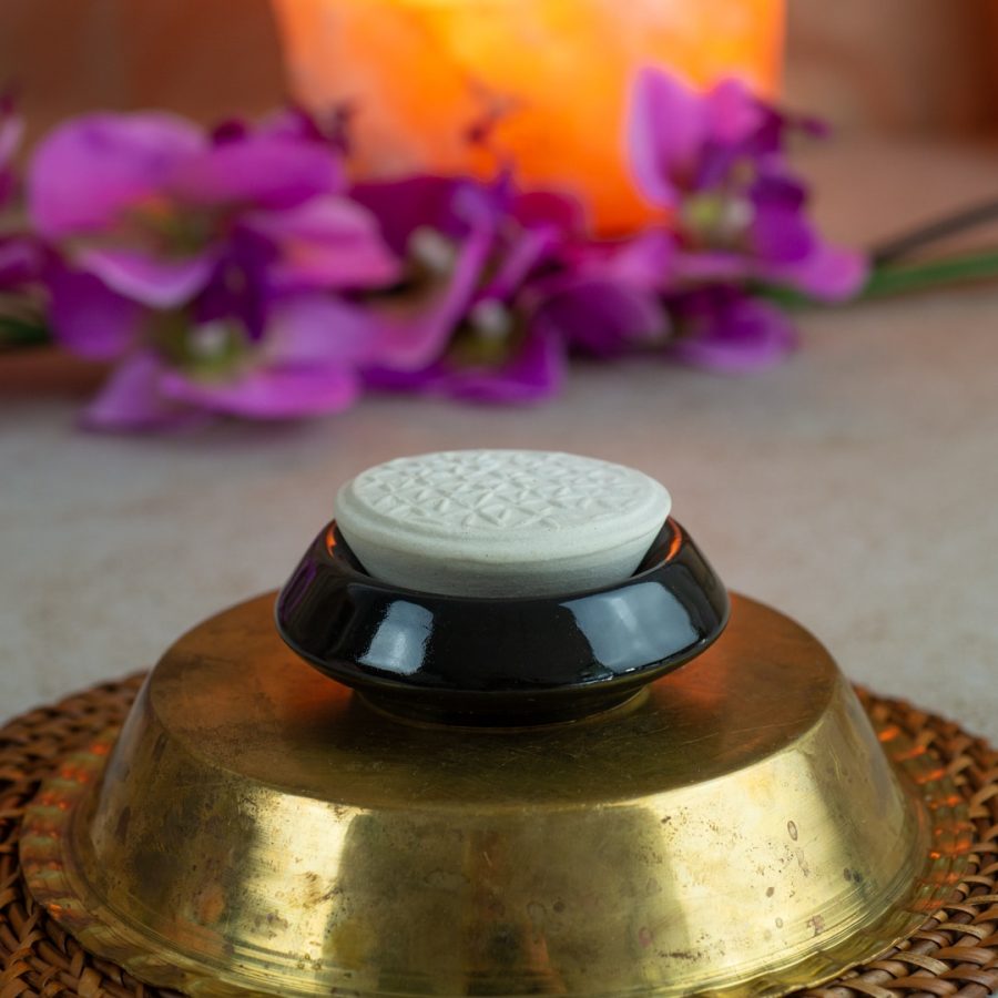fragrance stone for essential oil black ceramic dish and salt lamp