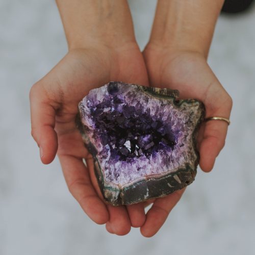 Meditate with Crystals – The Healing Power of Gemstones